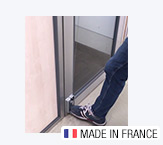 Système d'ouverture de porte avec le pied